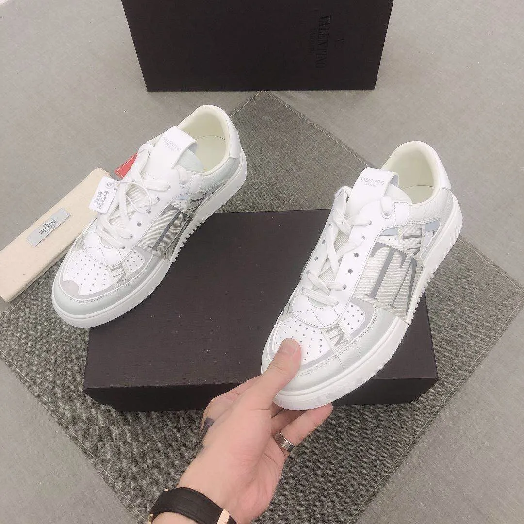P440▫️V L7N spring and summer 🆕calf leather strap sneakers, no man should be able to refuse this style, classic color, so handsome! Purchase a high-precision replica of the original version to instantly sell off the market currency! 6 VLTN logo rubber effect straps - Valentino Garavani Logo printed on the back and tongue, all materials are customized to ensure quality! Size: 38/45 No. 018
